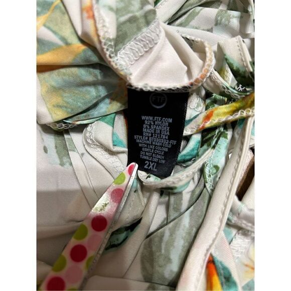 Fashion to Figure Floral Tie Front Crop Top Plus Size 2X - Picture 5 of 6